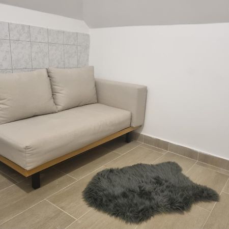 Sosto Apartman เซแกชแฟเฮร์วาร์ ภายนอก รูปภาพ