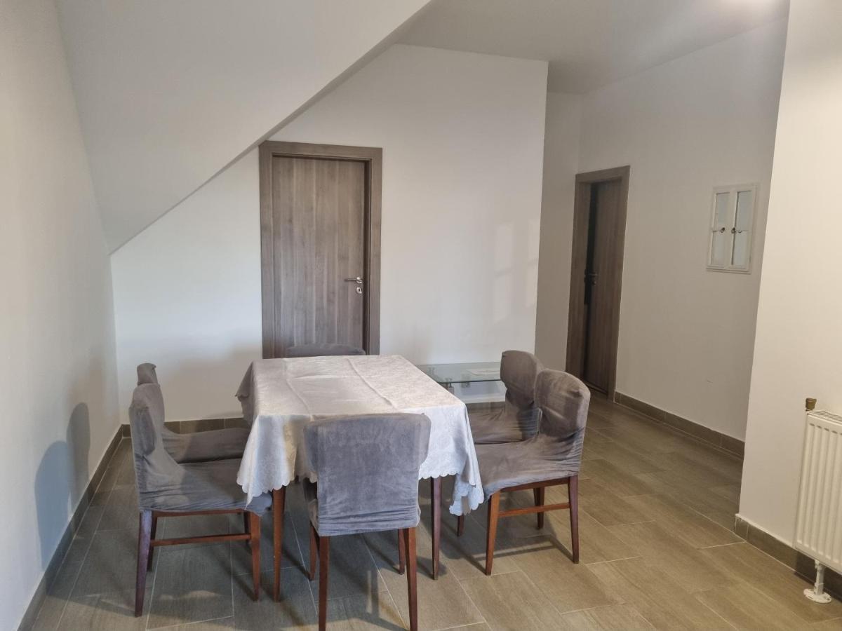 Sosto Apartman เซแกชแฟเฮร์วาร์ ภายนอก รูปภาพ