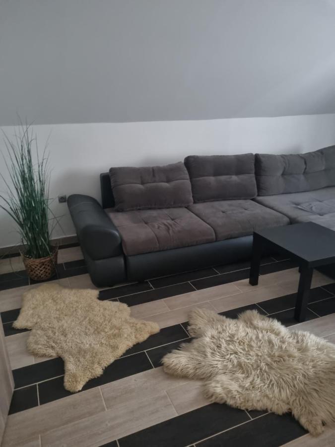 Sosto Apartman เซแกชแฟเฮร์วาร์ ภายนอก รูปภาพ