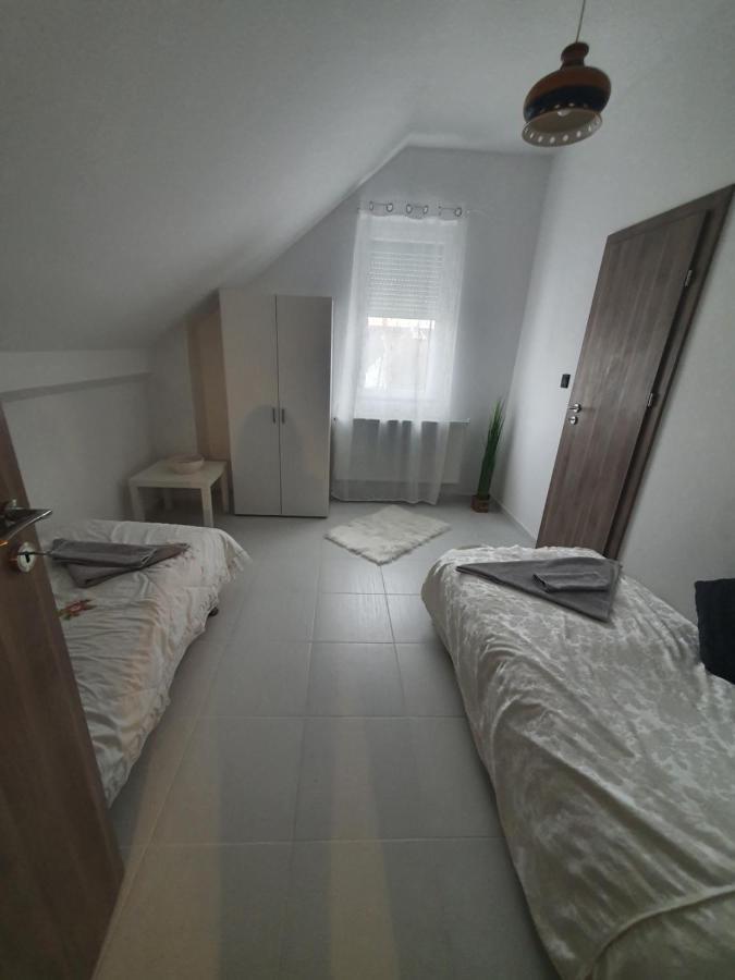 Sosto Apartman เซแกชแฟเฮร์วาร์ ภายนอก รูปภาพ